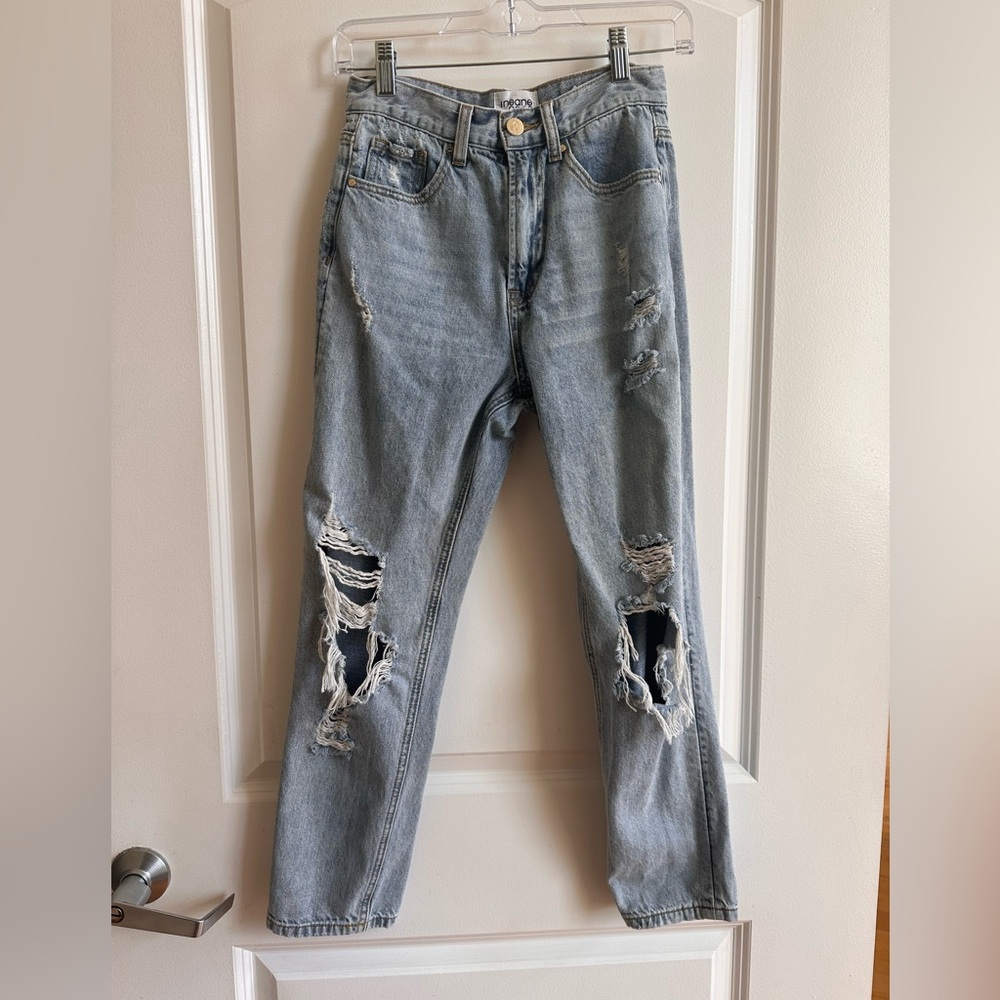 ripped mom/straight leg jeans